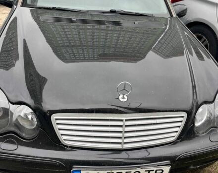 Черный Мерседес 240, объемом двигателя 2.6 л и пробегом 356 тыс. км за 3750 $, фото 8 на Automoto.ua