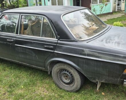 Черный Мерседес 240, объемом двигателя 3 л и пробегом 300 тыс. км за 1300 $, фото 2 на Automoto.ua