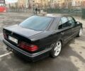 Чорний Мерседес 240, об'ємом двигуна 2.4 л та пробігом 434 тис. км за 2500 $, фото 6 на Automoto.ua