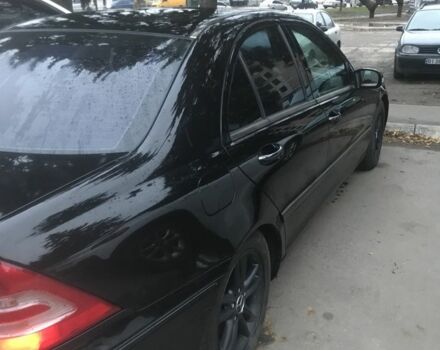 Черный Мерседес 240, объемом двигателя 2.6 л и пробегом 314 тыс. км за 5235 $, фото 3 на Automoto.ua