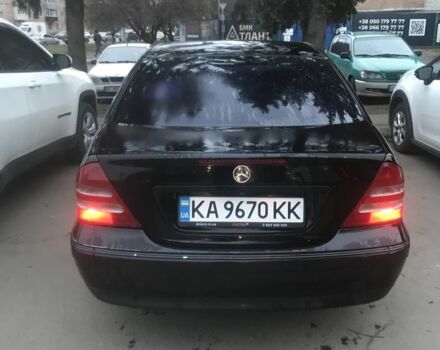 Черный Мерседес 240, объемом двигателя 2.6 л и пробегом 314 тыс. км за 5235 $, фото 1 на Automoto.ua