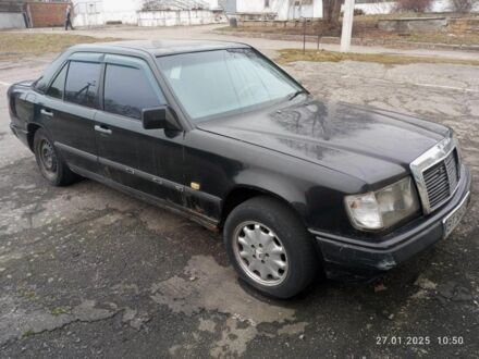 Мерседес 240 1988 в Виннице на Automoto.ua Черный Мерседес 240, объемом двигателя 2 л и пробегом 350 тыс. км за 1500 $, фото 1 на Automoto.ua
