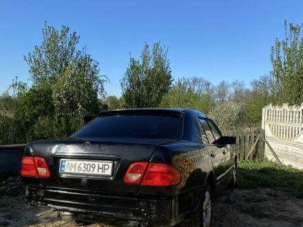 Мерседес 240 1997 у Малине на Automoto.ua Чорний Мерседес 240, об'ємом двигуна 2.4 л та пробігом 500 тис. км за 2800 $, фото 1 на Automoto.ua