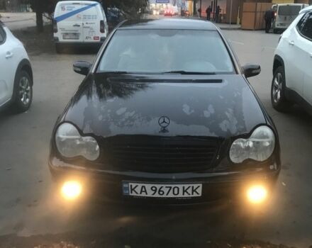 Чорний Мерседес 240, об'ємом двигуна 2.6 л та пробігом 314 тис. км за 5235 $, фото 1 на Automoto.ua