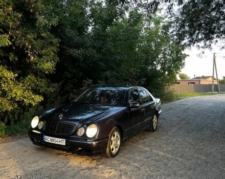 Фіолетовий Мерседес 240, об'ємом двигуна 2.7 л та пробігом 370 тис. км за 3000 $, фото 2 на Automoto.ua