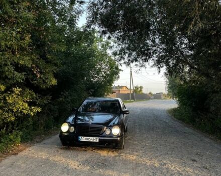 Фіолетовий Мерседес 240, об'ємом двигуна 2.7 л та пробігом 370 тис. км за 3000 $, фото 1 на Automoto.ua