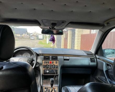 Фіолетовий Мерседес 240, об'ємом двигуна 2.7 л та пробігом 370 тис. км за 3000 $, фото 11 на Automoto.ua