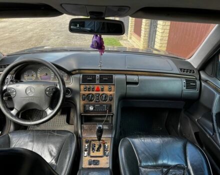 Фіолетовий Мерседес 240, об'ємом двигуна 2.7 л та пробігом 370 тис. км за 3000 $, фото 9 на Automoto.ua