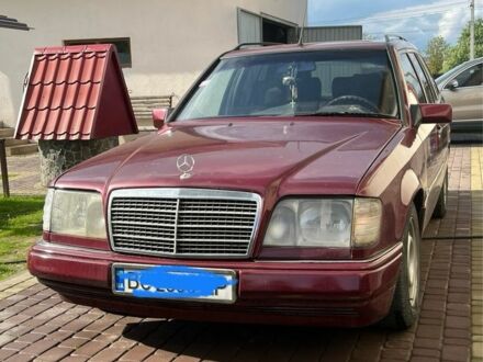 Мерседес 240 1995 в Львове на Automoto.ua Красный Мерседес 240, объемом двигателя 2.5 л и пробегом 411 тыс. км за 3300 $, фото 1 на Automoto.ua