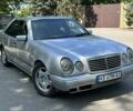 Серый Мерседес 240, объемом двигателя 2.4 л и пробегом 440 тыс. км за 3100 $, фото 1 на Automoto.ua
