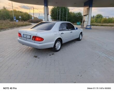 Сірий Мерседес 240, об'ємом двигуна 2.4 л та пробігом 120 тис. км за 3600 $, фото 7 на Automoto.ua