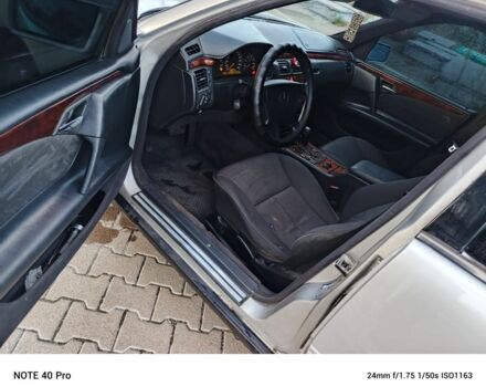 Сірий Мерседес 240, об'ємом двигуна 2.4 л та пробігом 120 тис. км за 3600 $, фото 1 на Automoto.ua