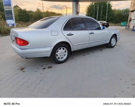 Сірий Мерседес 240, об'ємом двигуна 2.4 л та пробігом 120 тис. км за 3600 $, фото 4 на Automoto.ua