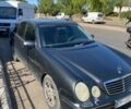 Серый Мерседес 240, объемом двигателя 2.4 л и пробегом 450 тыс. км за 2600 $, фото 1 на Automoto.ua