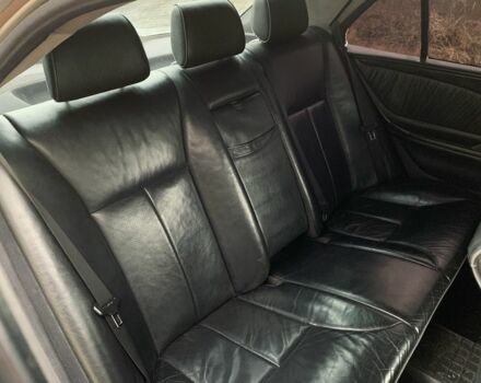 Сірий Мерседес 240, об'ємом двигуна 2.4 л та пробігом 400 тис. км за 2400 $, фото 12 на Automoto.ua