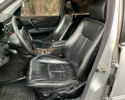 Сірий Мерседес 240, об'ємом двигуна 2.4 л та пробігом 400 тис. км за 2400 $, фото 8 на Automoto.ua