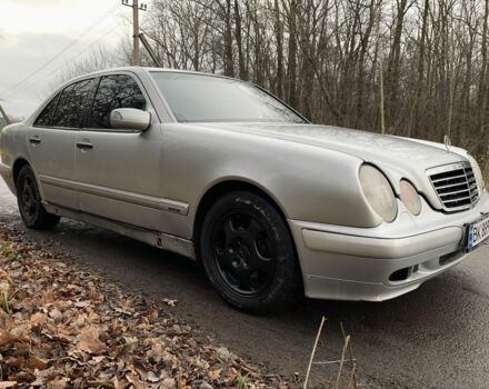 Сірий Мерседес 240, об'ємом двигуна 2.4 л та пробігом 400 тис. км за 2400 $, фото 6 на Automoto.ua