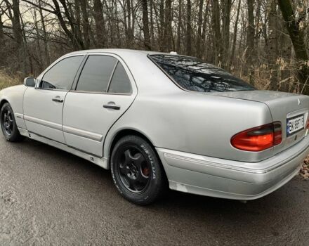 Сірий Мерседес 240, об'ємом двигуна 2.4 л та пробігом 400 тис. км за 2400 $, фото 4 на Automoto.ua