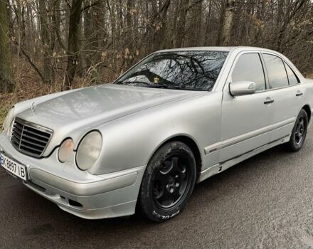 Сірий Мерседес 240, об'ємом двигуна 2.4 л та пробігом 400 тис. км за 2400 $, фото 2 на Automoto.ua