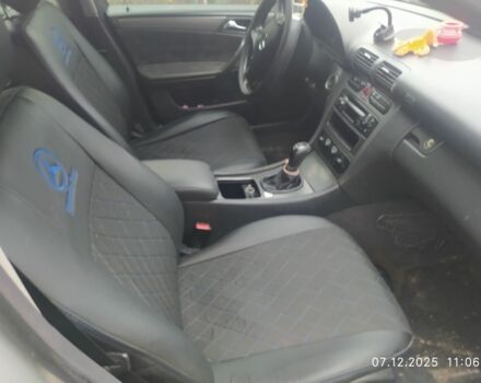 Серый Мерседес 240, объемом двигателя 2.6 л и пробегом 450 тыс. км за 1700 $, фото 4 на Automoto.ua