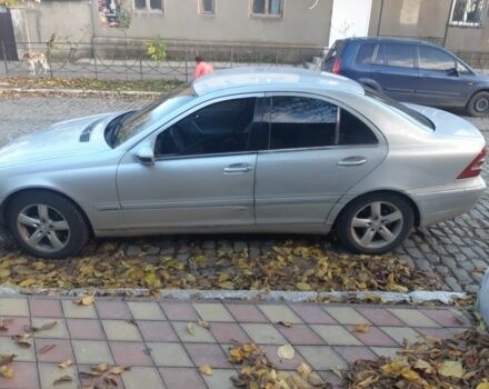 Серый Мерседес 240, объемом двигателя 2.6 л и пробегом 430 тыс. км за 3200 $, фото 3 на Automoto.ua