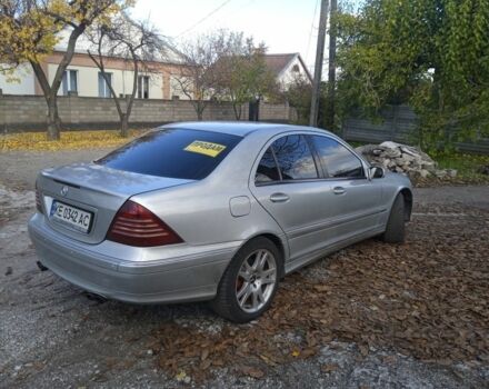 Серый Мерседес 240, объемом двигателя 2.6 л и пробегом 405 тыс. км за 3750 $, фото 4 на Automoto.ua