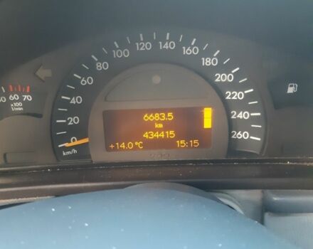 Серый Мерседес 240, объемом двигателя 2.6 л и пробегом 430 тыс. км за 3200 $, фото 4 на Automoto.ua