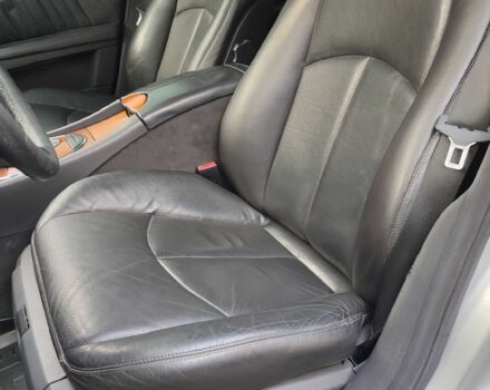 Серый Мерседес 240, объемом двигателя 2.6 л и пробегом 340 тыс. км за 5950 $, фото 5 на Automoto.ua