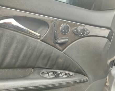 Серый Мерседес 240, объемом двигателя 2.6 л и пробегом 340 тыс. км за 5500 $, фото 15 на Automoto.ua