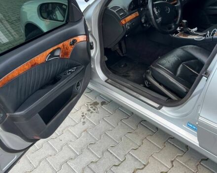 Сірий Мерседес 240, об'ємом двигуна 2.8 л та пробігом 316 тис. км за 5400 $, фото 5 на Automoto.ua