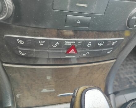 Серый Мерседес 240, объемом двигателя 2.6 л и пробегом 340 тыс. км за 5500 $, фото 13 на Automoto.ua