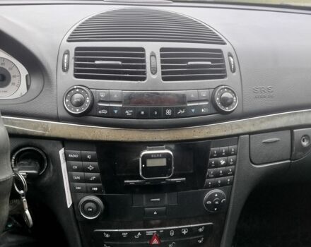 Серый Мерседес 240, объемом двигателя 2.6 л и пробегом 340 тыс. км за 5500 $, фото 16 на Automoto.ua