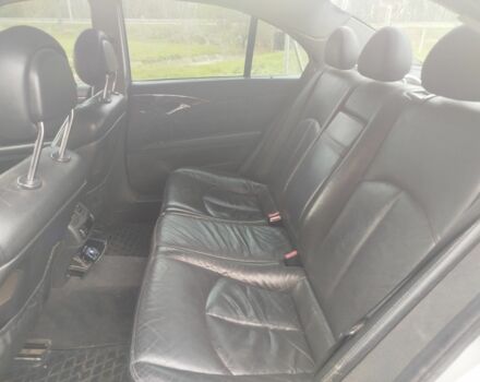 Серый Мерседес 240, объемом двигателя 2.6 л и пробегом 340 тыс. км за 5500 $, фото 12 на Automoto.ua