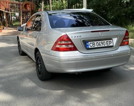 Серый Мерседес 240, объемом двигателя 2.4 л и пробегом 204 тыс. км за 5400 $, фото 3 на Automoto.ua