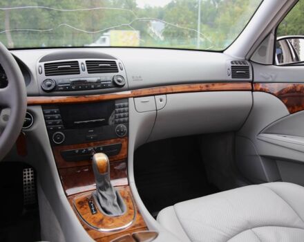 Сірий Мерседес 240, об'ємом двигуна 2.6 л та пробігом 180 тис. км за 7700 $, фото 12 на Automoto.ua