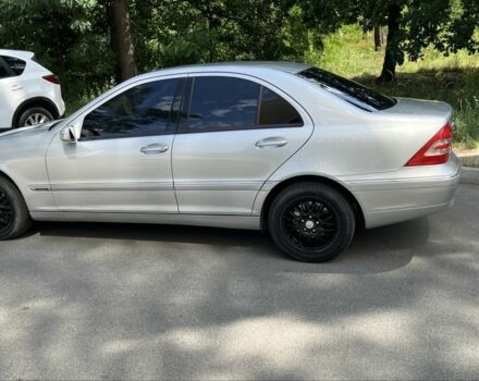 Серый Мерседес 240, объемом двигателя 2.4 л и пробегом 204 тыс. км за 5400 $, фото 4 на Automoto.ua