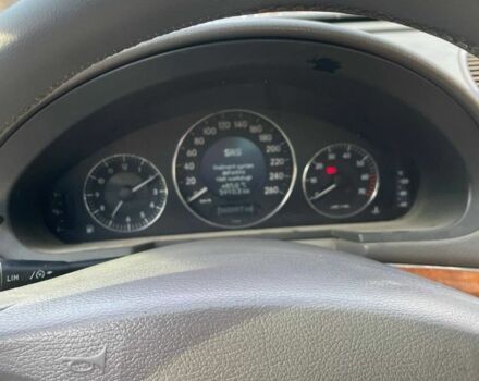 Серый Мерседес 240, объемом двигателя 2.6 л и пробегом 100 тыс. км за 4400 $, фото 5 на Automoto.ua