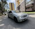 Серый Мерседес 240, объемом двигателя 2.4 л и пробегом 204 тыс. км за 5400 $, фото 1 на Automoto.ua