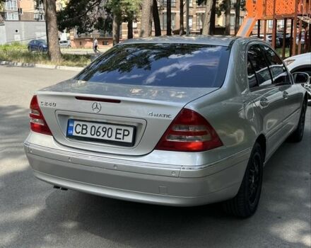 Серый Мерседес 240, объемом двигателя 2.4 л и пробегом 204 тыс. км за 5400 $, фото 5 на Automoto.ua