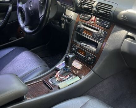 Серый Мерседес 240, объемом двигателя 2.4 л и пробегом 204 тыс. км за 5400 $, фото 6 на Automoto.ua