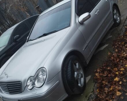 Сірий Мерседес 240, об'ємом двигуна 2.6 л та пробігом 300 тис. км за 6500 $, фото 1 на Automoto.ua