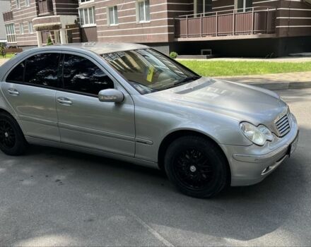Серый Мерседес 240, объемом двигателя 2.4 л и пробегом 204 тыс. км за 5400 $, фото 1 на Automoto.ua