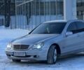 Сірий Мерседес 240, об'ємом двигуна 2.4 л та пробігом 206 тис. км за 5300 $, фото 1 на Automoto.ua