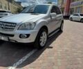 Серый Мерседес 240, объемом двигателя 3 л и пробегом 300 тыс. км за 5000 $, фото 1 на Automoto.ua