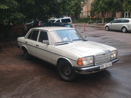 Серый Мерседес 240, объемом двигателя 2.4 л и пробегом 500 тыс. км за 1000 $, фото 1 на Automoto.ua
