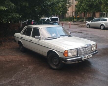 Серый Мерседес 240, объемом двигателя 2.4 л и пробегом 500 тыс. км за 1000 $, фото 1 на Automoto.ua