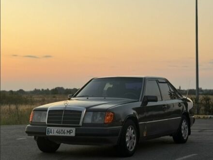 Мерседес 240 1991 в Черткове на Automoto.ua Серый Мерседес 240, объемом двигателя 2 л и пробегом 650 тыс. км за 1650 $, фото 1 на Automoto.ua