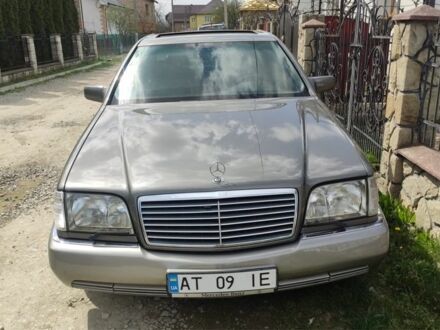 Мерседес 240 1992 у Надворной на Automoto.ua Сірий Мерседес 240, об'ємом двигуна 4.2 л та пробігом 240 тис. км за 6200 $, фото 1 на Automoto.ua