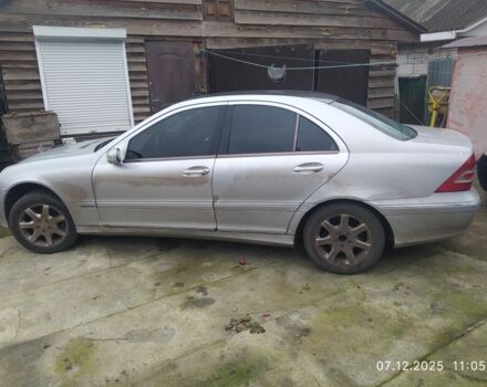 Сірий Мерседес 240, об'ємом двигуна 2.6 л та пробігом 450 тис. км за 1700 $, фото 1 на Automoto.ua