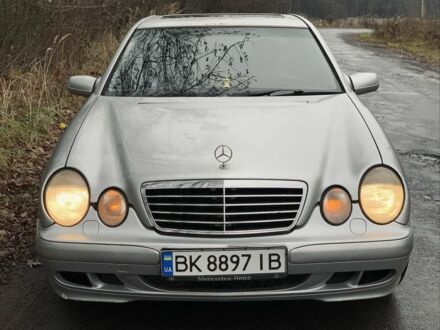 Сірий Мерседес 240, об'ємом двигуна 2.4 л та пробігом 400 тис. км за 2400 $, фото 1 на Automoto.ua